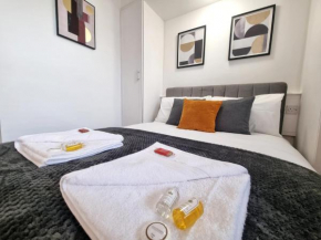 COSY 2 Bed APARTMENT NEARBY TRAIN STATION!